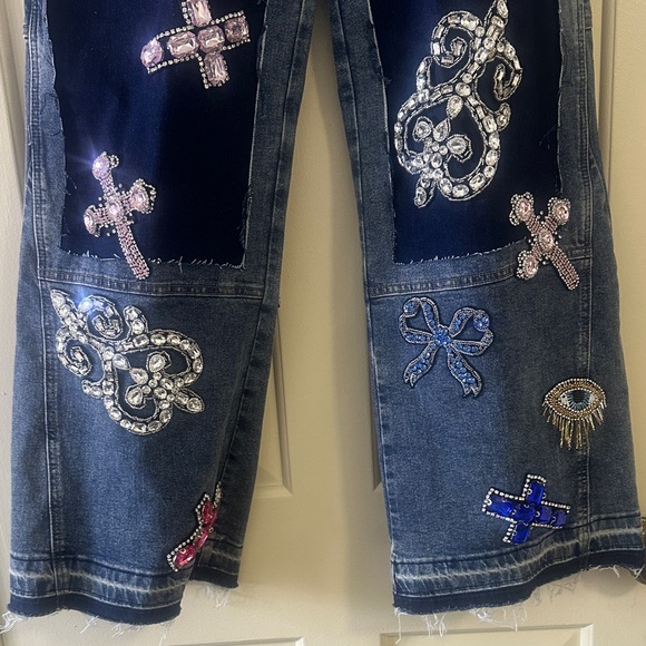 AKIRA Blue Denim Flare Jeans with Pink Embroidery - Picture 5 of 7